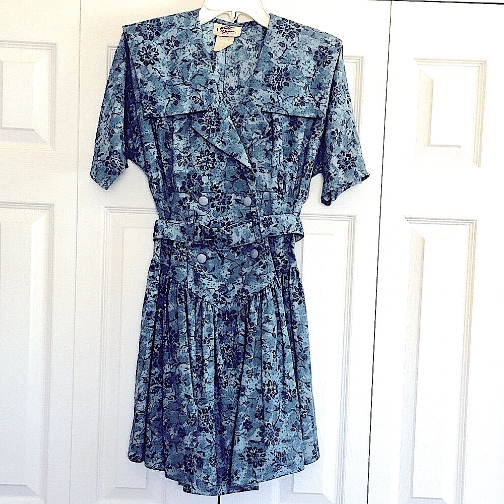 Short sleeve blue floral dress